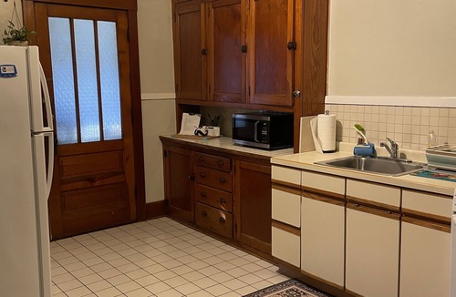East Dundee Apartment | Charming Historic 2BR/1BA in DOWNTOWN EAST DUNDEE