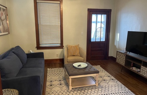 East Dundee Apartment | Charming Historic 2BR/1BA in DOWNTOWN EAST DUNDEE