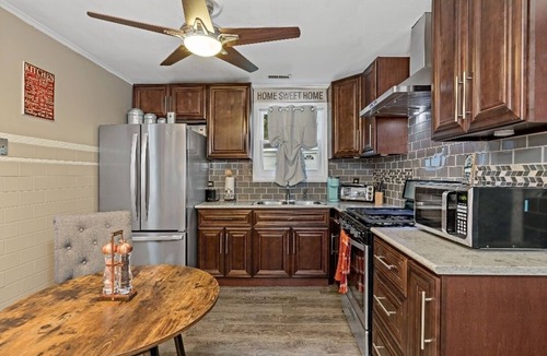 East Hazel Crest House | Charming Home with Hot Tub and Private Yard. RELAX and be at PEACE