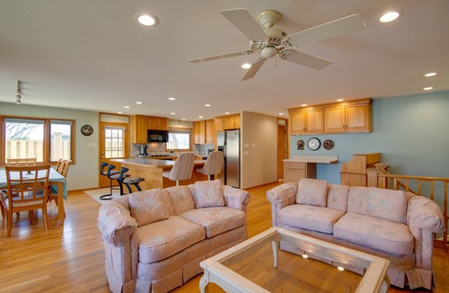 Wasco House | Charming Illinois Retreat w/Hot Tub, Deck & Grill