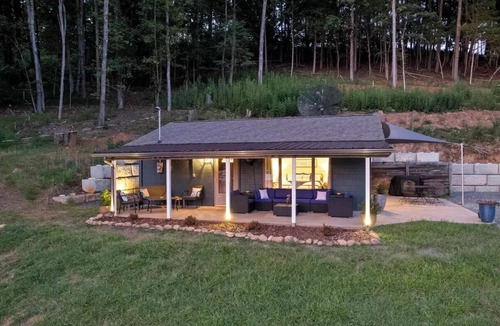 Piney Flats House | Charming Lakeside Cottagen