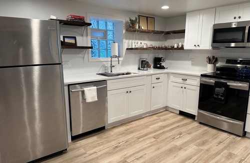 North Center Apartment | Charming, light-filled garden unit in Roscoe Village!
