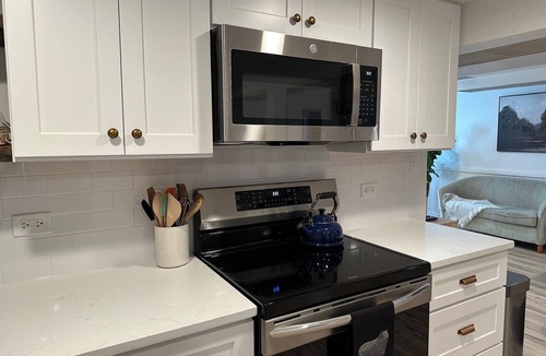 North Center Apartment | Charming, light-filled garden unit in Roscoe Village!
