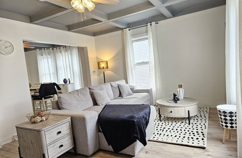 Waukegan House | Charming, luxe, modern home near Naval base, Six flags, Casino, Gurnee Mills