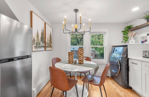Manchester Apartment | Charming Luxury 1BR Near Downtown. Dog Friendly!