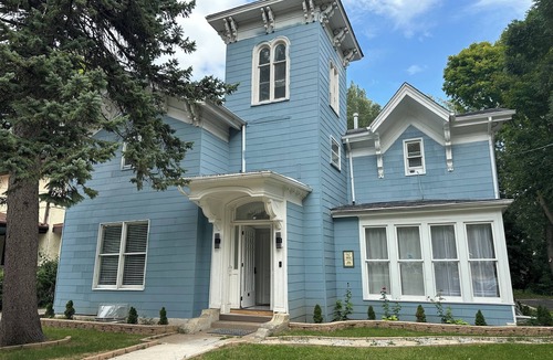 Waukegan House | Charming Main-Level Getaway