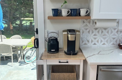 Hampton Bays Cottage | Charming Modern Cottage by the Bay and Beach - 3 bedroom/2 baths - Hampton Bays