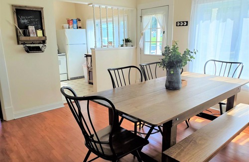 Nauvoo House | Charming Nauvoo Farmhouse - 1 mile from Nauvoo Temple