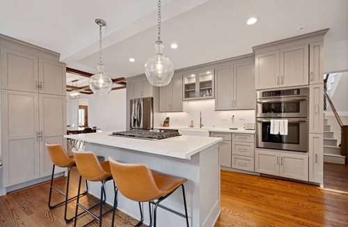 Oak Park House | Charming Oak Park 4BD/3.5BA and 2 Private Parking by AllSet Turnover