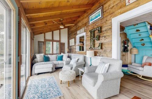 Mac Mahan House | Charming Oceanfront Home with Stunning Water Views and Wifi