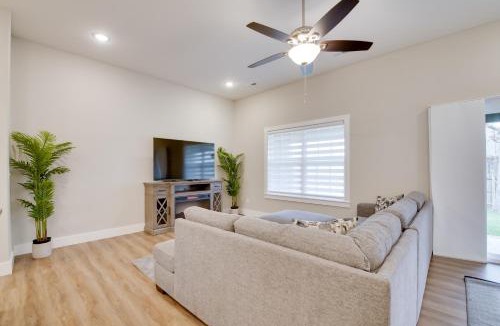 Ozark House | Charming Ozark Abode w/Yard & Pool Access