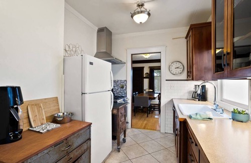 South Perry District House | Charming Perry District home—3BR/2BA for 7, fenced yard + Peloton.