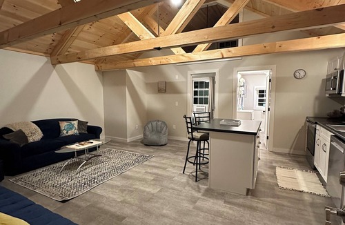 Biddeford Apartment | Charming pet-friendly guest house in Biddeford
