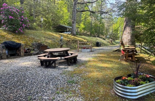 Spruce Pine Apartment | Charming Rustic Barn