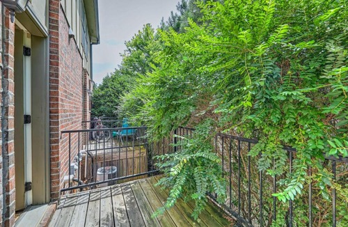 Johnson House | Charming Springdale Townhome ~ 5 Mi to Dtwn!