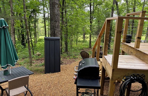 Chickamauga Lake Cottage | Charming studio in the forest, fully equipped, 4.4 miles from Hiwassee River.