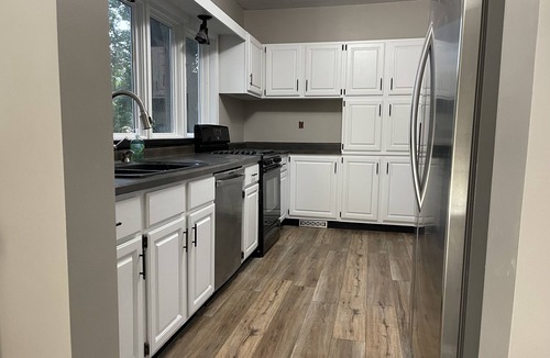 Huntley House | Charming Updated 1920s by the Square!