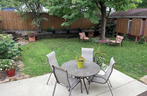 Springfield House | Charming updated 2 BR/2BA+Den home close to Capitol & Medical Complex