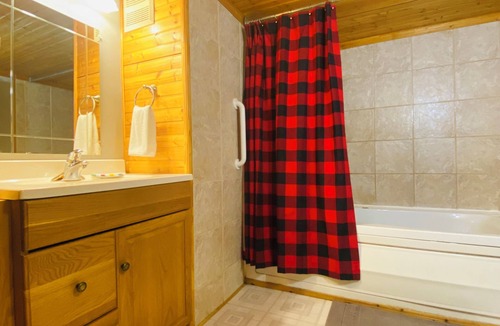 Hastings Highlands Resort | Charming, well appointed, pet-friendly cottage resort for couples near Bancroft!