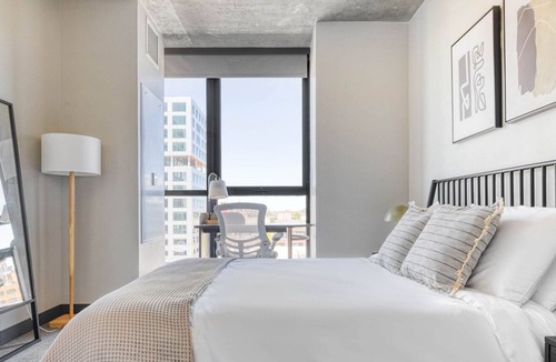 Near West Side Apartment | Charming West Loop 1BR w/ Pool & Gym, walk to Shops, by Blueground