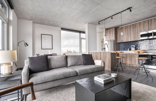 Near West Side Apartment | Charming West Loop 2BR w/Gym & Rooftop, nr Union Park, by Blueground