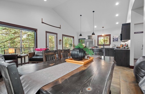 Libby Cabin | ​ Charming, yet modern – Logging Camp Cabins are the best private lodging in Lincoln County. Where else are you able to stay in such comfort, surrounded by complete privacy, with immediate access to so much?