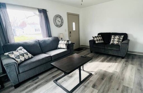 Rock Island House | Cheerful 2 BR *Walking distance to Trinity RI*