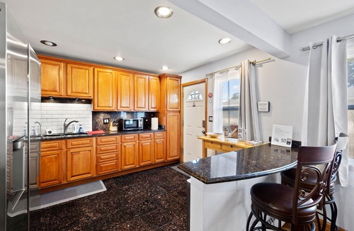 Dunning House | Cheerful 3 bedroom. Feels like home.