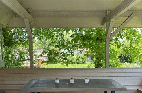 Pistakee Highlands House | Cheerful 3 bedroom home on channel