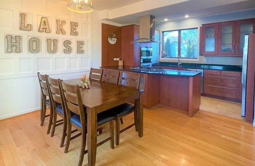 Pistakee Highlands House | Cheerful 3 bedroom home on channel