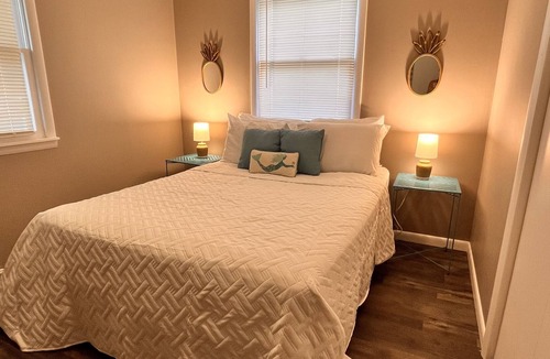 Marion House | Cheerful 4 Bedroom Home Near Interstate