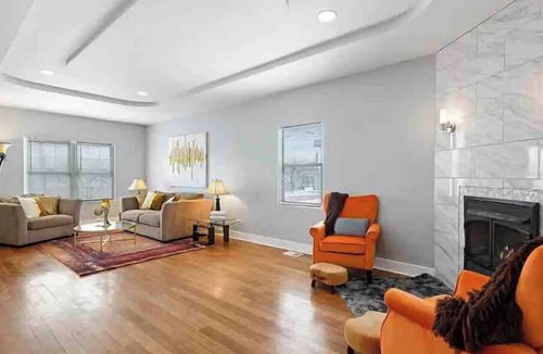 Washington Park House | Cheerful 4 bedroom smart home w/indoor fireplace
