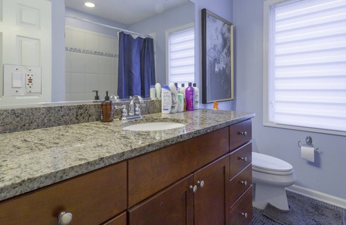 Bensenville Bed & Breakfast | Cheerful bedroom 3 for 2 guests