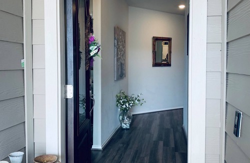 Converse House | Cheerful Comfortable Three Bedroom Home - 20 minutes from Downtown
