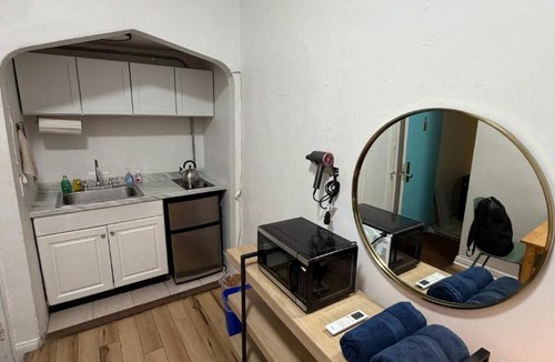 Chelsea Apartment | Chelsea Studio-Shared Bathroom with Kitchen Twin Bunk Bed
