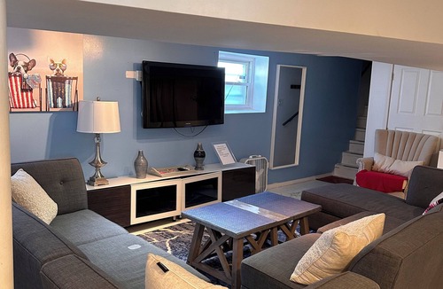 Archer Heights House | Chic 1-bedroom apartment in fabulous Chicago with AC