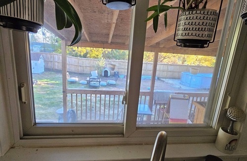 East Side House | Chic 1-bedroom bungalow in fantastic Chicago with WiFi, AC