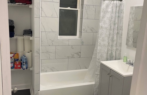 North Lawndale Apartment | Chic 2-bedroom apartment in vibrant Chicago with WiFi and AC