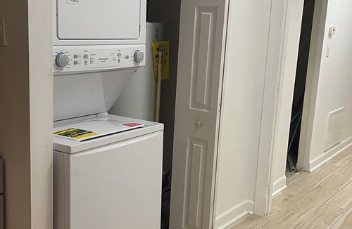 North Lawndale Apartment | Chic 2-bedroom apartment in vibrant Chicago with WiFi and AC