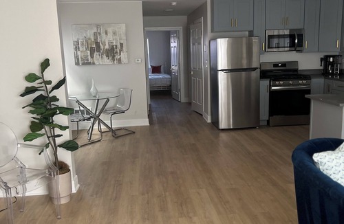 Woodlawn Apartment | Chic 2-bedroom apartment near Hyde Park/University of Chicago Campus