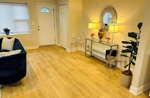Woodlawn Apartment | Chic 2-bedroom apartment near Hyde Park/University of Chicago Campus