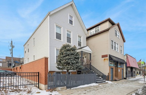 West Lakeview Apartment | Chic 2-bedroom apartment in marvelous Lakeview/LincolnPark/Wrigley with WiFi/AC