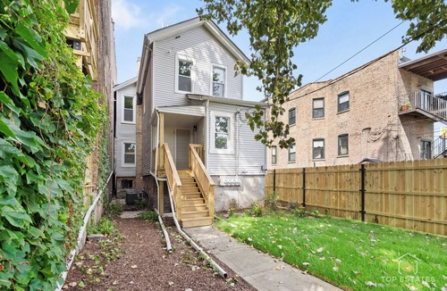 Douglas Apartment | Chic 2-bedroom apartment in beautiful Chicago. 30+ Day Stays Only