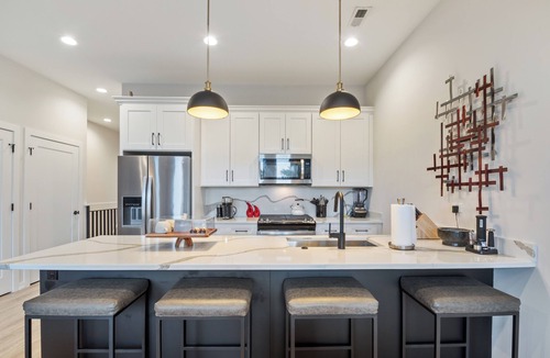 Grand Boulevard Condo | Chic 2-bedroom condo in amazing Chicago minutes from Lake Michigan