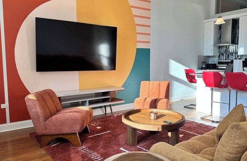Near West Side Apartment | Chic 2 BR, 1 Parking, Sleeps 6!