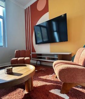 Near West Side Apartment | Chic 2 BR 1 Parking Sleeps 6