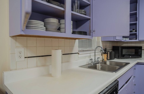 West Ridge Apartment | Chic 3-bedroom apartment with WiFi, AC in amazing Chicago