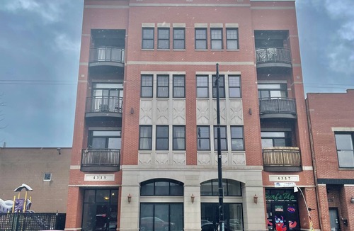 Oakland Condo | Chic 3-bedroom condo in North Kenwood, Hyde Park with Elevator!