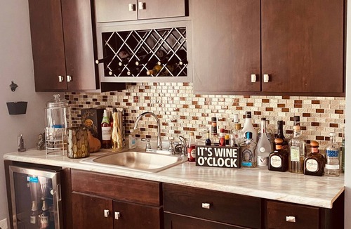 South Shore Apartment | Chic 3-bedroom corporate apartment with WiFi, AC in lovely Chicago.