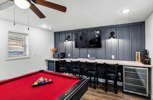 Speedwell Cabin | Chic Cabin with Game Space, Jacuzzi and Private Deck in Tennessee